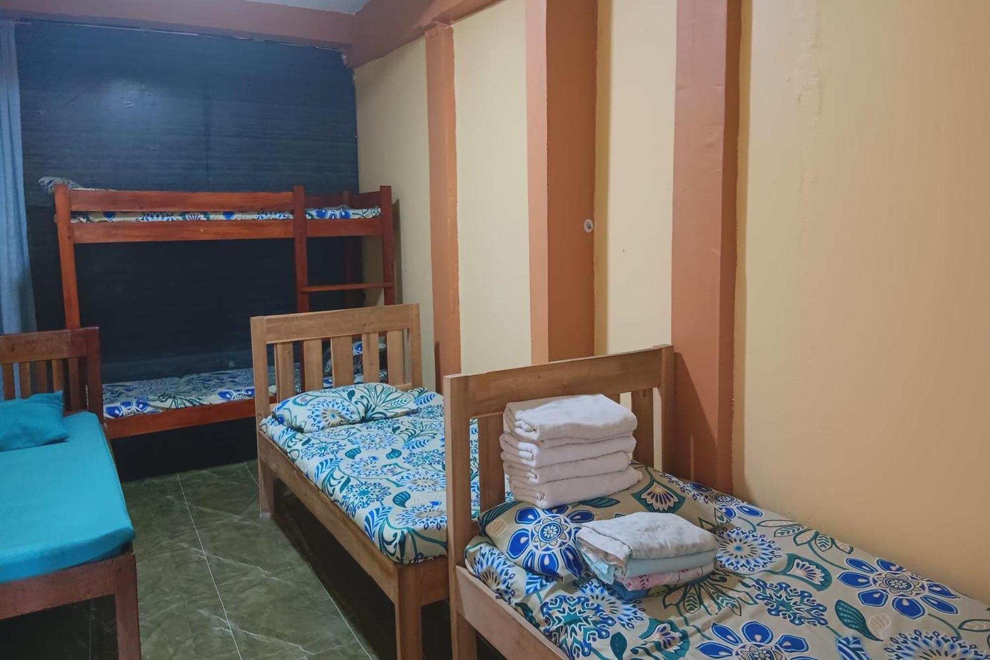 Larosa Hostel Puerto Princesa Exterior photo